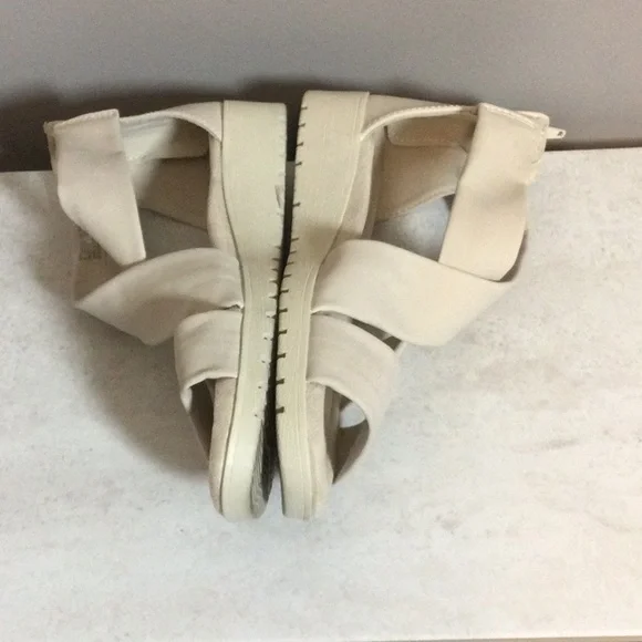 9 Earth Spirit cream strappy zipper back sandals - Picture 6 of 9